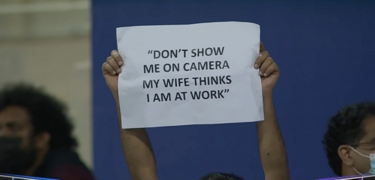 今日趣图：阻止莱万进球的唯一方式？