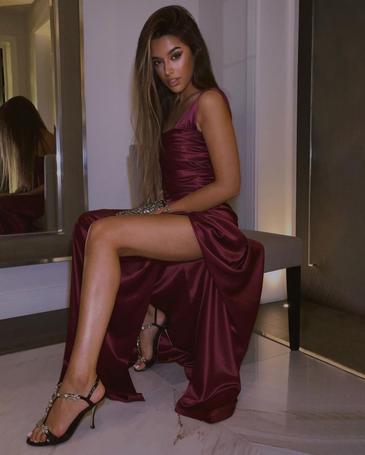 盛装出席,雷吉隆和女友参加《007:无暇赴死》伦敦首映礼