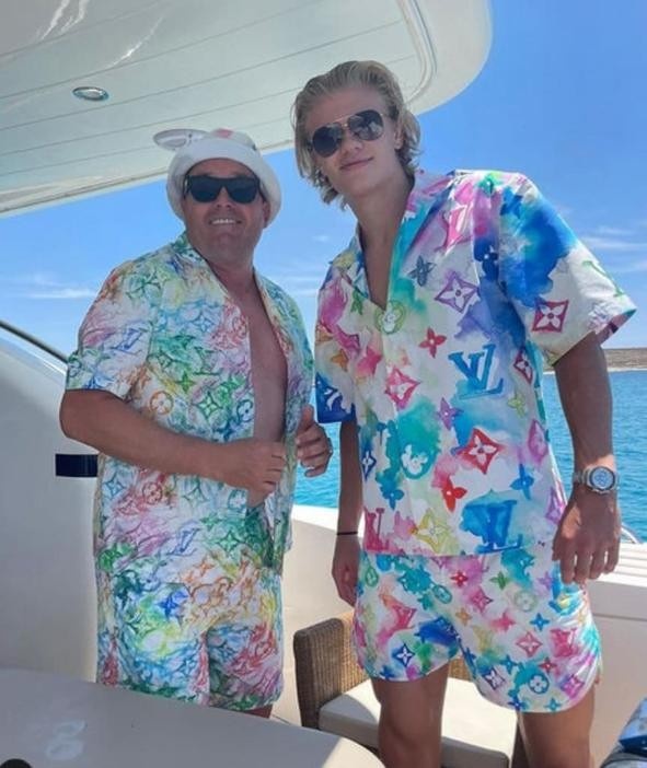 体图：哈兰德与叔叔艾格加关系很好，若转会将听取他的意见