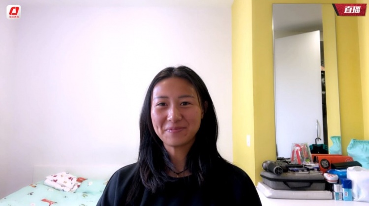 沈梦雨直播晒留洋住处：与队友同住6人公寓，共享厨房、客厅