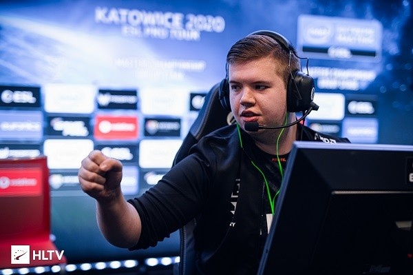 jw被下放早有心理准备线上比赛成绩有水份