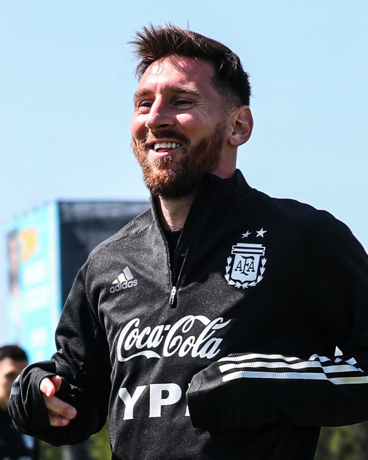 今日趣图：国足出线20周年，迎南而上！