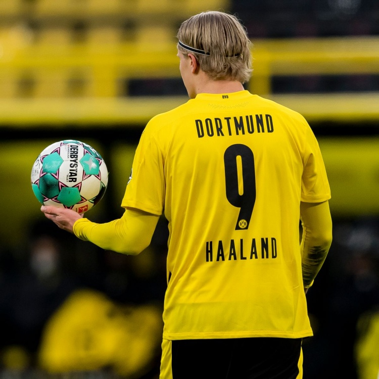 今日趣图：国足出线20周年，迎南而上！