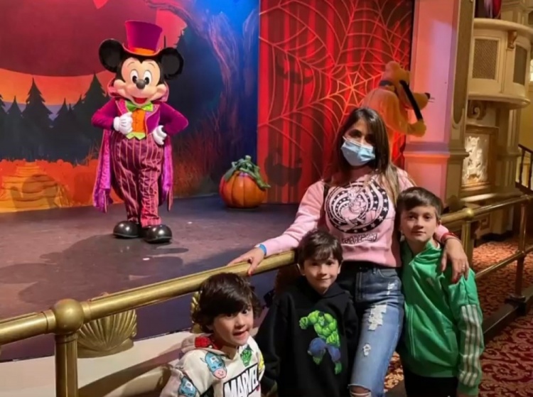 和孩子在一起的幸福时光❤️安东内拉晒陪孩子在巴黎游玩的照片