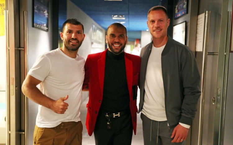 今日趣图:条条大路通纽卡