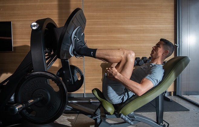 C罗晒健身照:努力工作是通向胜利的唯一途径