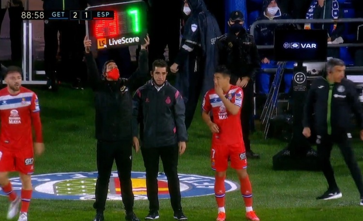 西班牙人vs赫塔费第89分钟,武磊替补登场换下恩巴尔巴