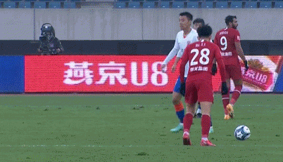 转播都没想到！马兴煜中场吊门轰神仙球，韩镕泽成背景板