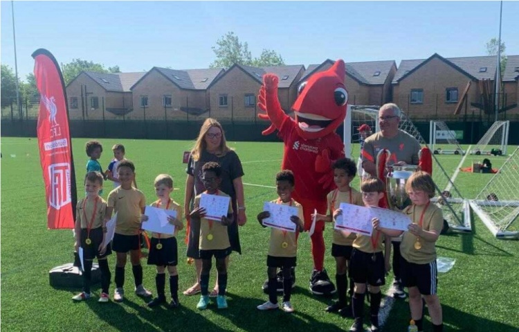 心系家乡!阿诺德将承担家乡儿童参加当地“阿诺德”联赛的费用