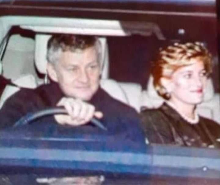 今日趣图：二哥三弟感情深，双向奔赴不离分