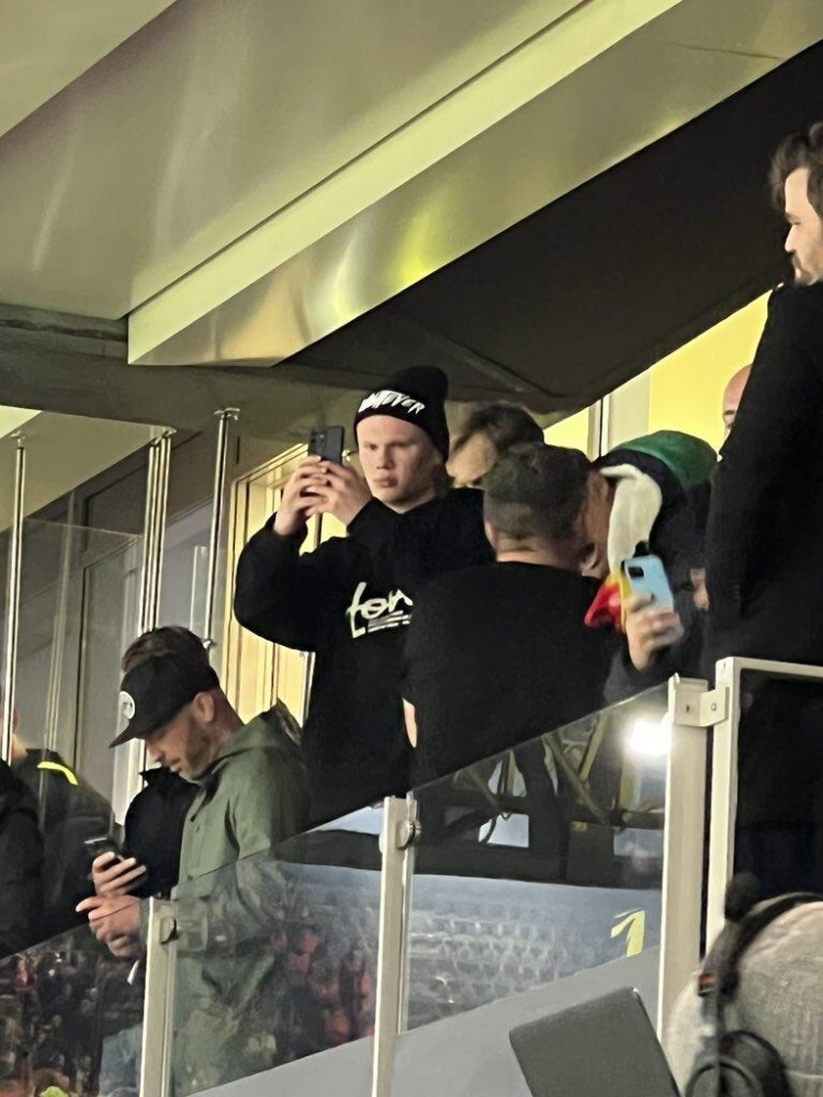 罗泽：受伤的队员应就地安心接受康复治疗，而非外出旅行周游世界