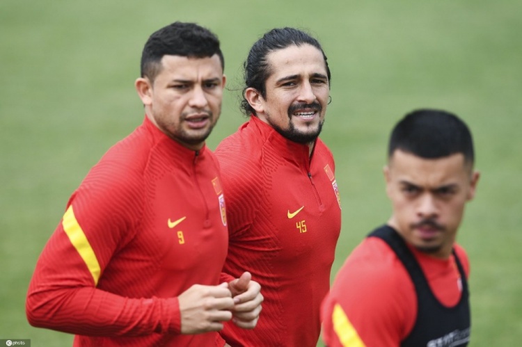 李铁的苦恼：这届国足的思想工作，是有史以来最难做的