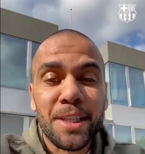 阿尔维斯向萨迷们问好:一起重建我们心爱的球队吧!