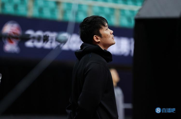 宋翔：丁彦雨航接受上海队的一年合同 他希望能再次冲击总冠军