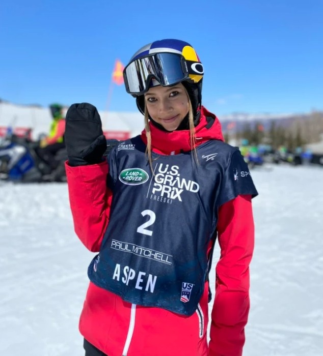 赛季首秀摘金谷爱凌夺自由式滑雪世界杯斯蒂姆博特站大跳台冠军