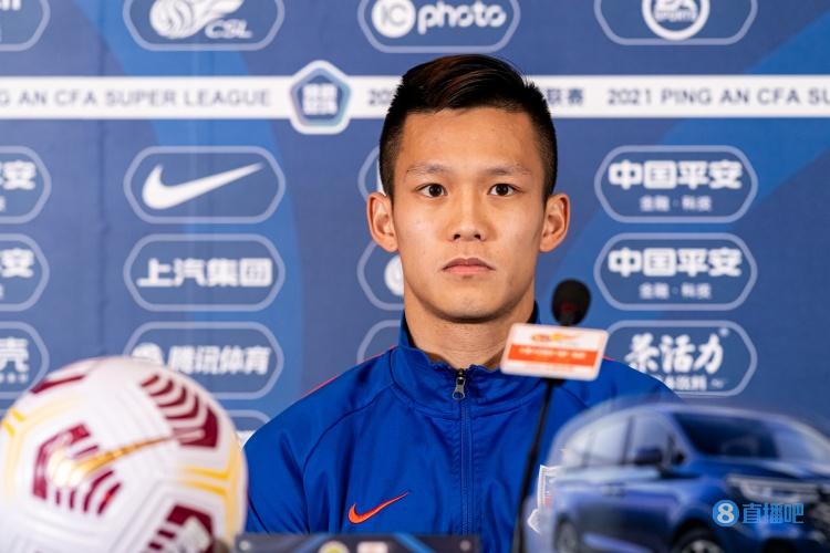 博主：申花华裔球员王毅将加盟三镇，目前已跟队训练