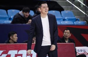 中国男篮战胜韩国，球迷呼吁杨鸣指导加入教练组