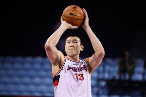 广州男篮球员李炎哲将缺席比赛，或加盟新疆男篮