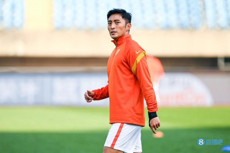 足球报记者：杨博宇有望加盟深圳队，双方正在谈合同