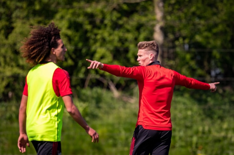 曼联官推晒训练照:C罗、瓦拉内、麦克托米奈回归