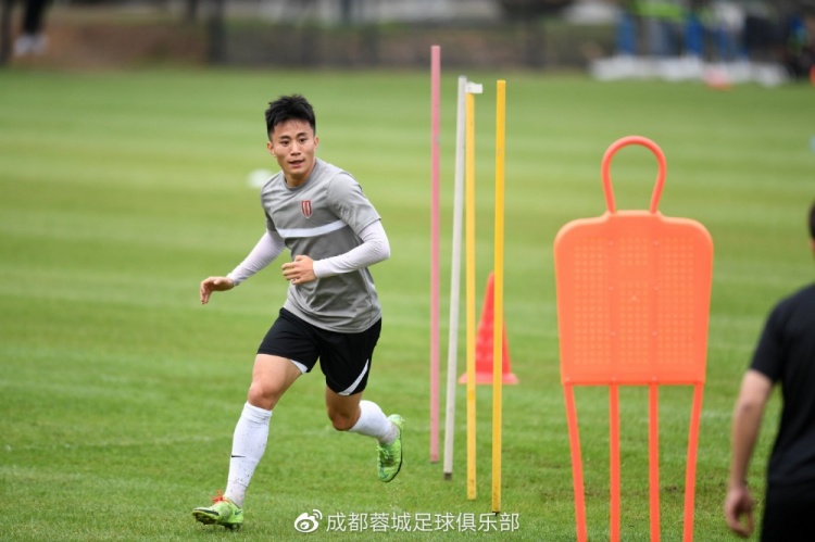 官方：甘超自由转会加盟成都蓉城，上赛季便租借效力球队