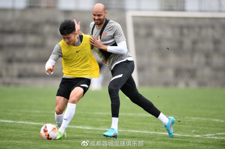 官方：甘超自由转会加盟成都蓉城，上赛季便租借效力球队