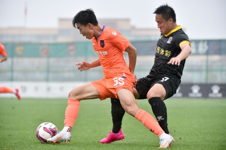 山东泰山小将谢文能继续租借青岛海牛一年,吴星宇加盟深圳