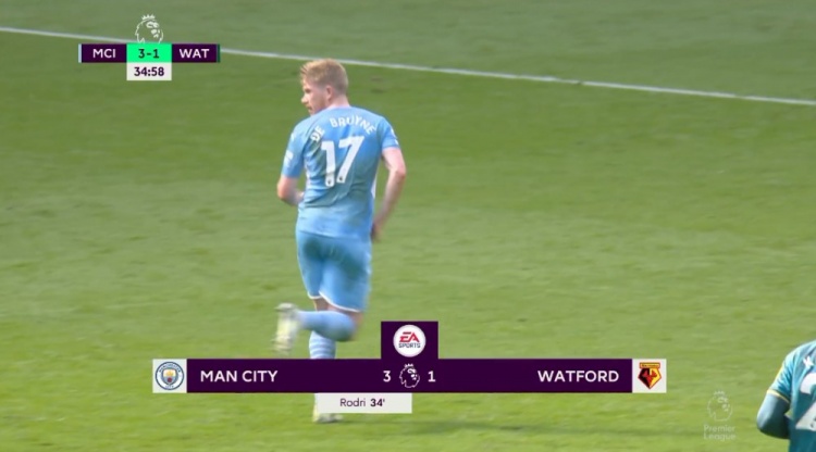 罗德里爆射破门瞬间，倒地的德布劳内被迫成为背景板