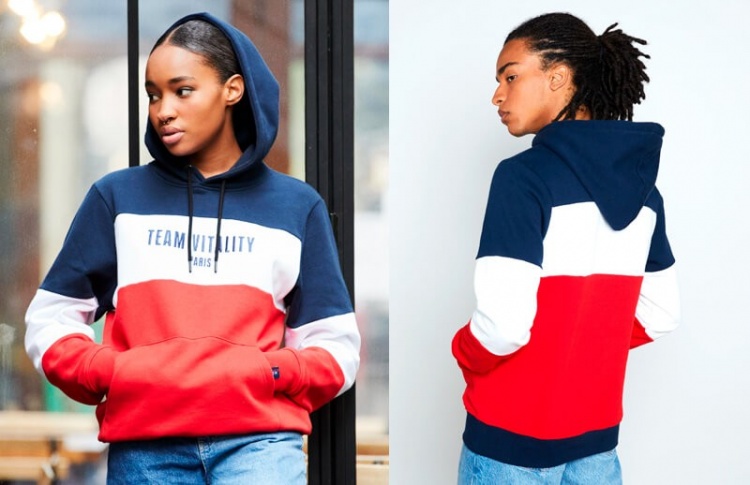 图为法国总统马克龙身上的卫衣