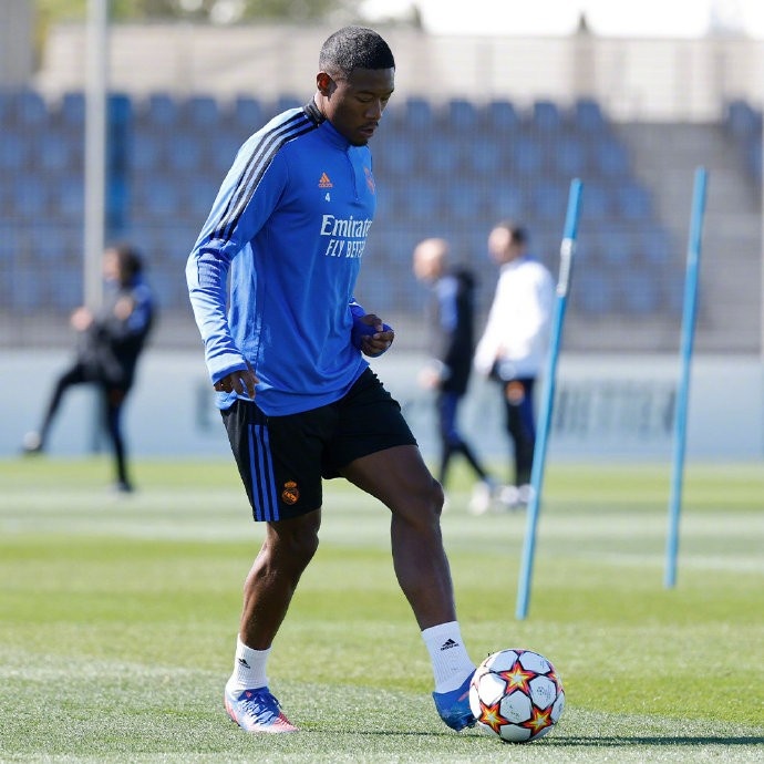 皇马官方晒训练照：阿拉巴、阿扎尔、卡塞米罗进行恢复训练