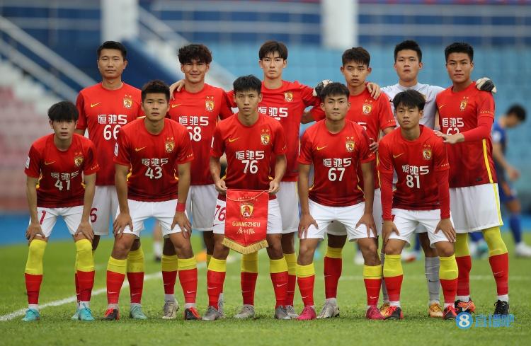 马德兴：中超俱乐部梯队年轻球员成批进一队，是中国足球的幸事