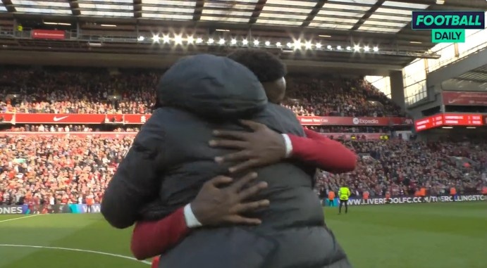 抱一抱！奥里吉替补登场参与2球，赛后克洛普向其送去拥抱