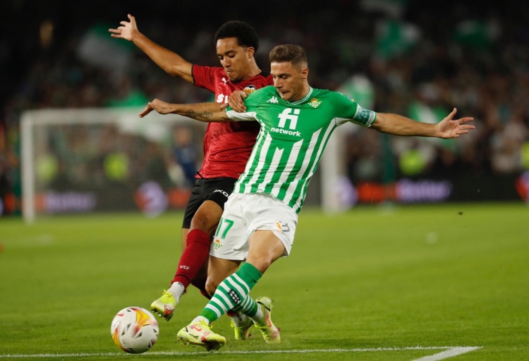 西甲最年长球员——华金，再次与贝蒂斯并肩创造历史