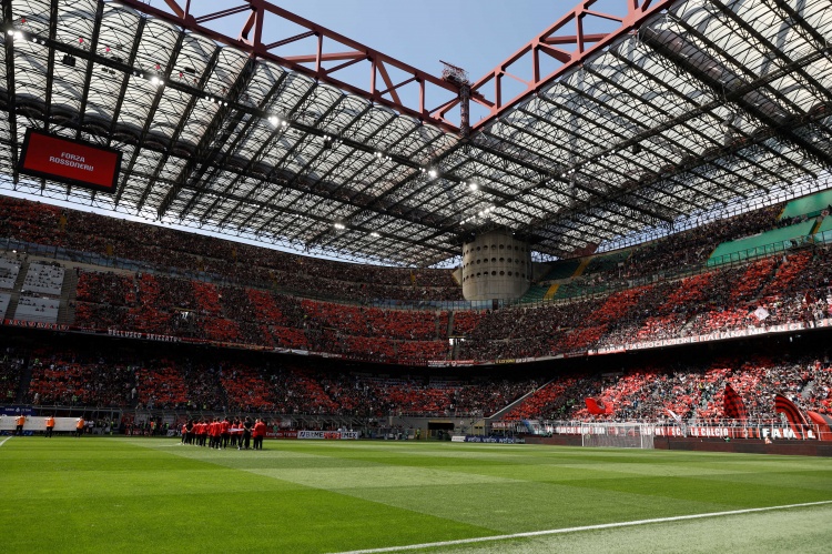 本赛季米兰27个主场共吸引190万人次球迷现场观战，场均70711人