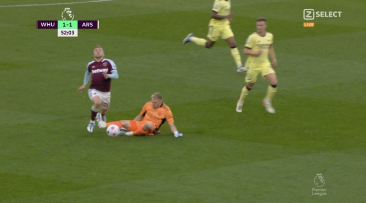 拉姆斯代尔出击,鲍文倒地被判假摔染黄