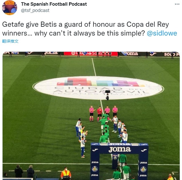 本轮西甲赛前,赫塔费列队向国王杯冠军贝蒂斯致敬