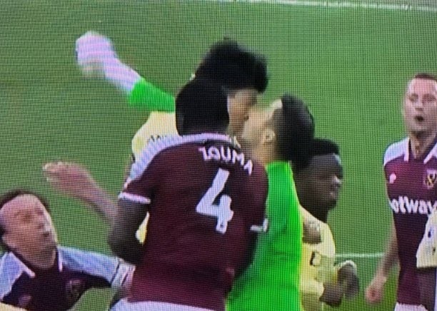 今日趣图：综上所述，C罗不愧为顶级中场