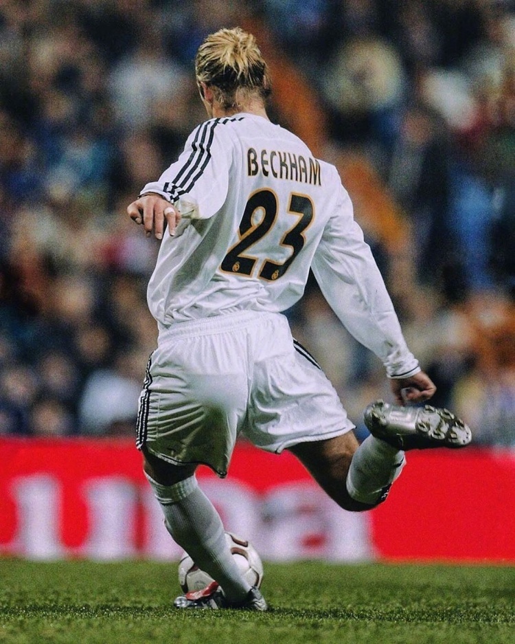 2003年的今天：皇马从曼联签下贝克汉姆，转会费3750万欧元
