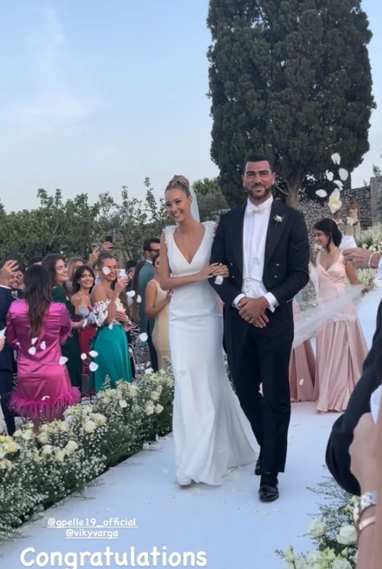 新婚快乐！?佩莱与瓦尔加在意大利举行婚礼?