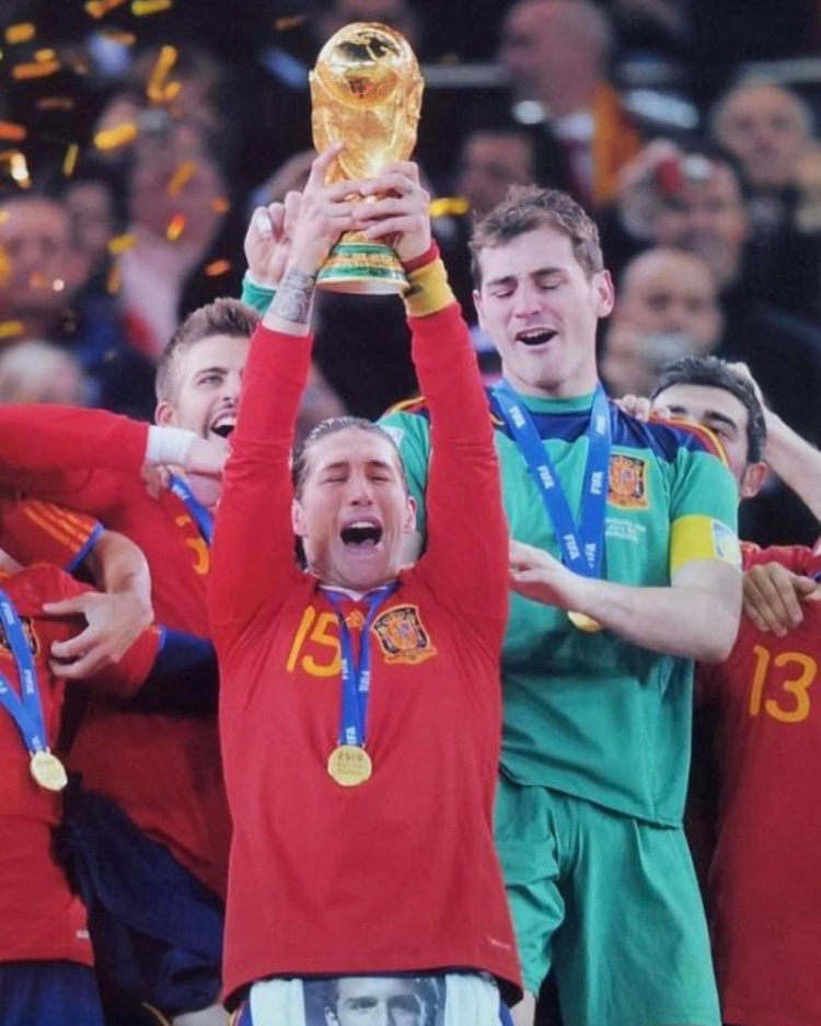 还记得那个夏天吗？?拉莫斯ins庆祝西班牙世界杯夺冠12周年