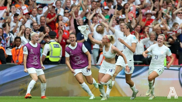 英格兰女足凯莉谈脱衣庆祝：男足也会这样做，女足为什么不能呢？