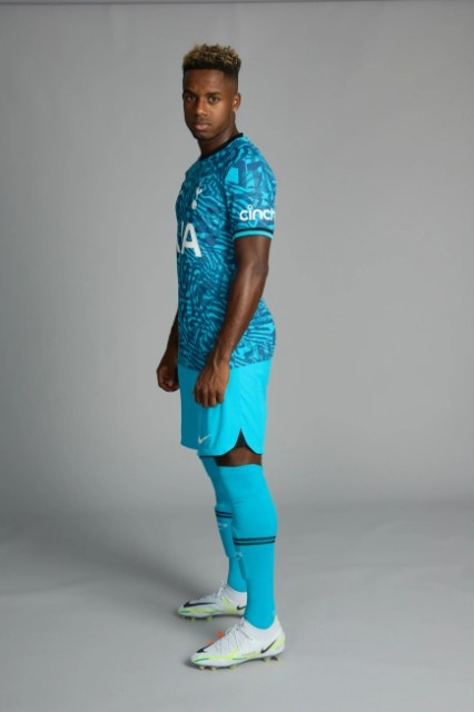 热刺发布新赛季二客球衣：浅蓝色为底色，搭配深蓝色印花纹理