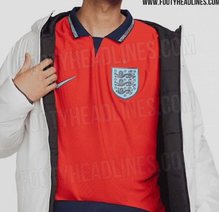 英格兰2022世界杯客场球衣谍照：红色主调+海军蓝样式，nike出品