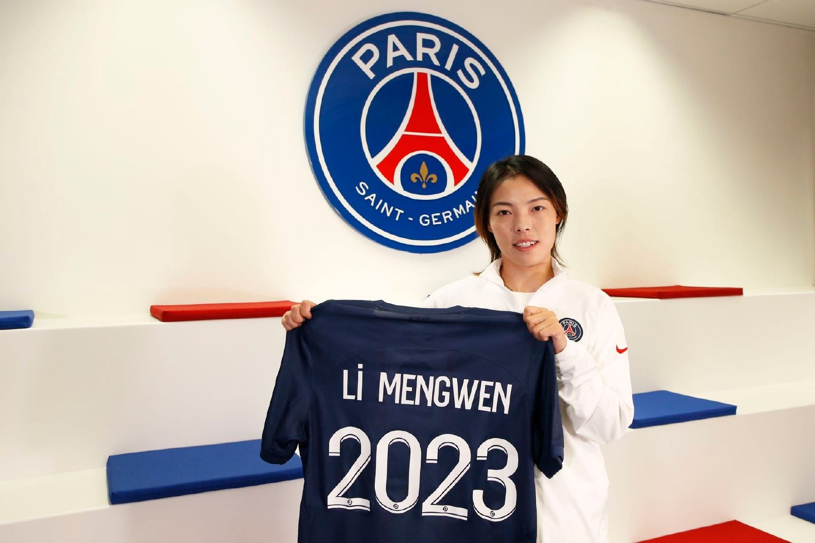 【球盟会】巴黎女足官方：中国球员李梦雯正式租借加盟球队，租期一年