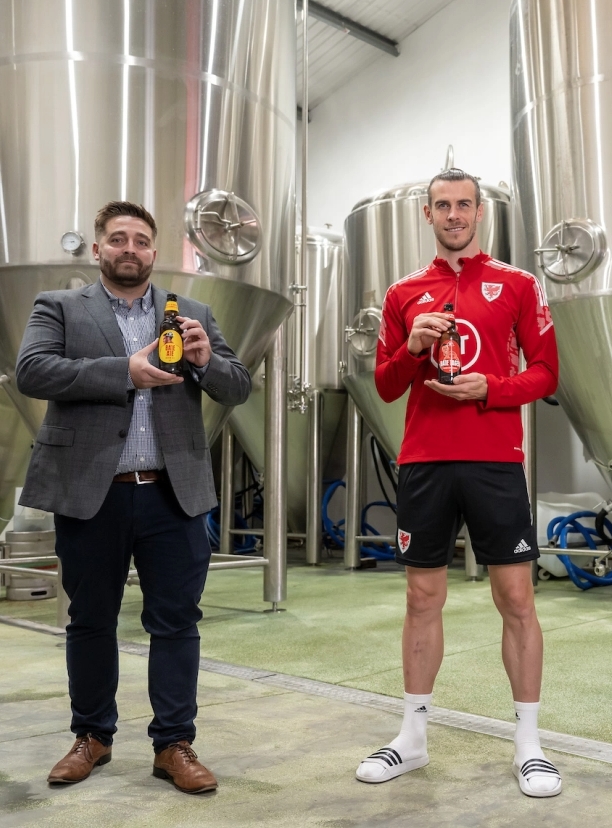 贝尔联名啤酒下周上市，部分利润将捐赠给威尔士草根足球