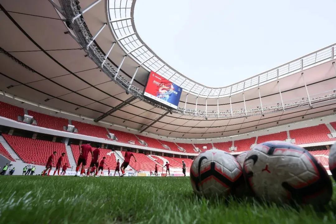 上海明日之星冠军杯开幕，上汽浦东足球场迎来“绿茵盛宴”