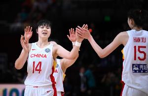 中国女篮半场领先新西兰女篮，防守给力成胜利保证