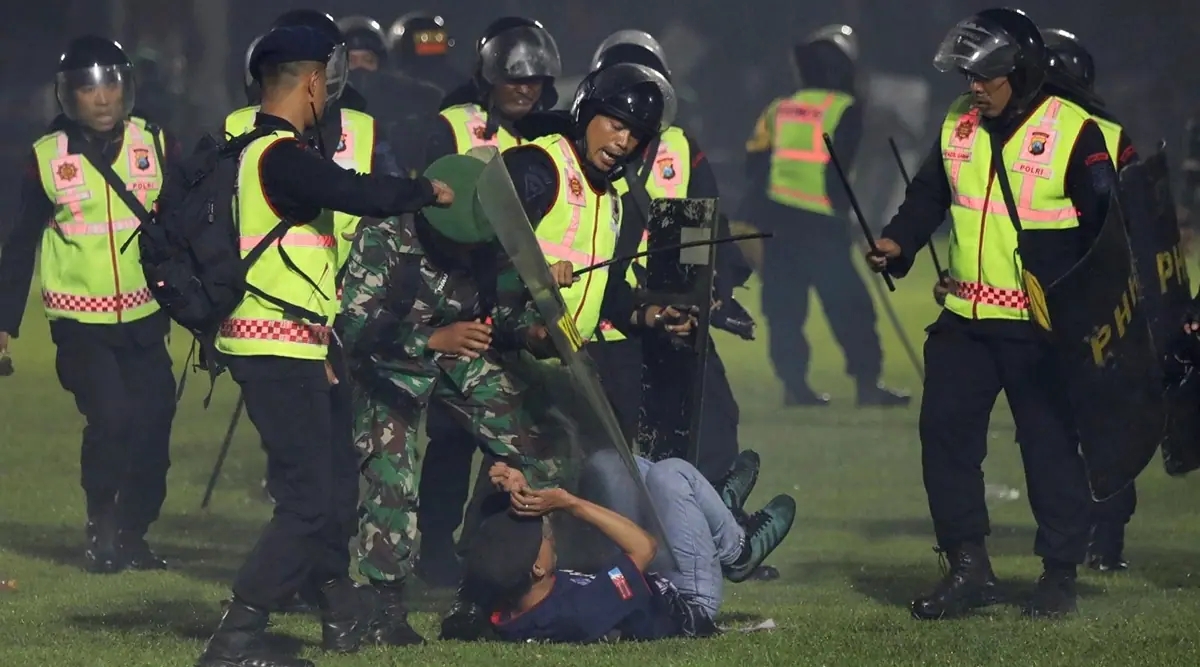 骇人听闻！印尼一足球赛发生骚乱事件，至少182人死亡【更新中】
