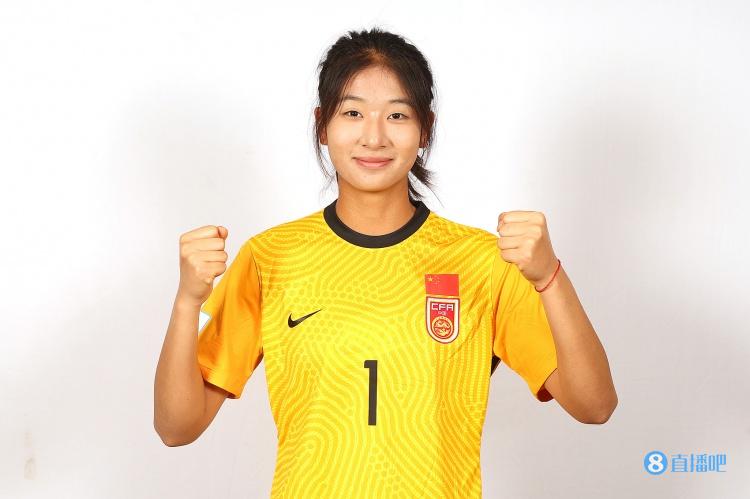 媒体人：U17女足国门刘晨偶像是门迪 曾被借调去训练冬季项目