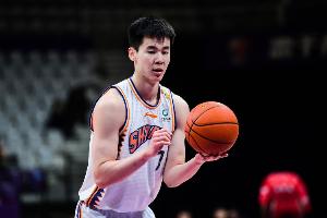 上海男篮在中欧篮球冠军杯重庆站轻取塞尔维亚梅塔拉队